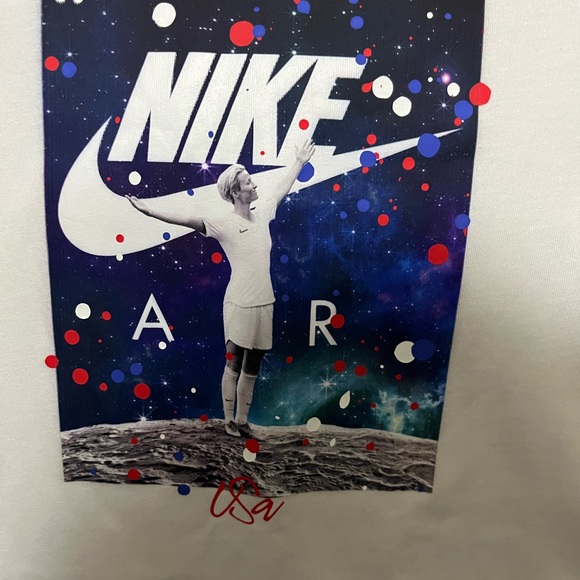 NWOT WOMENS NIKE TSHIRT SIZE MEDIUM - Picture 6 of 6